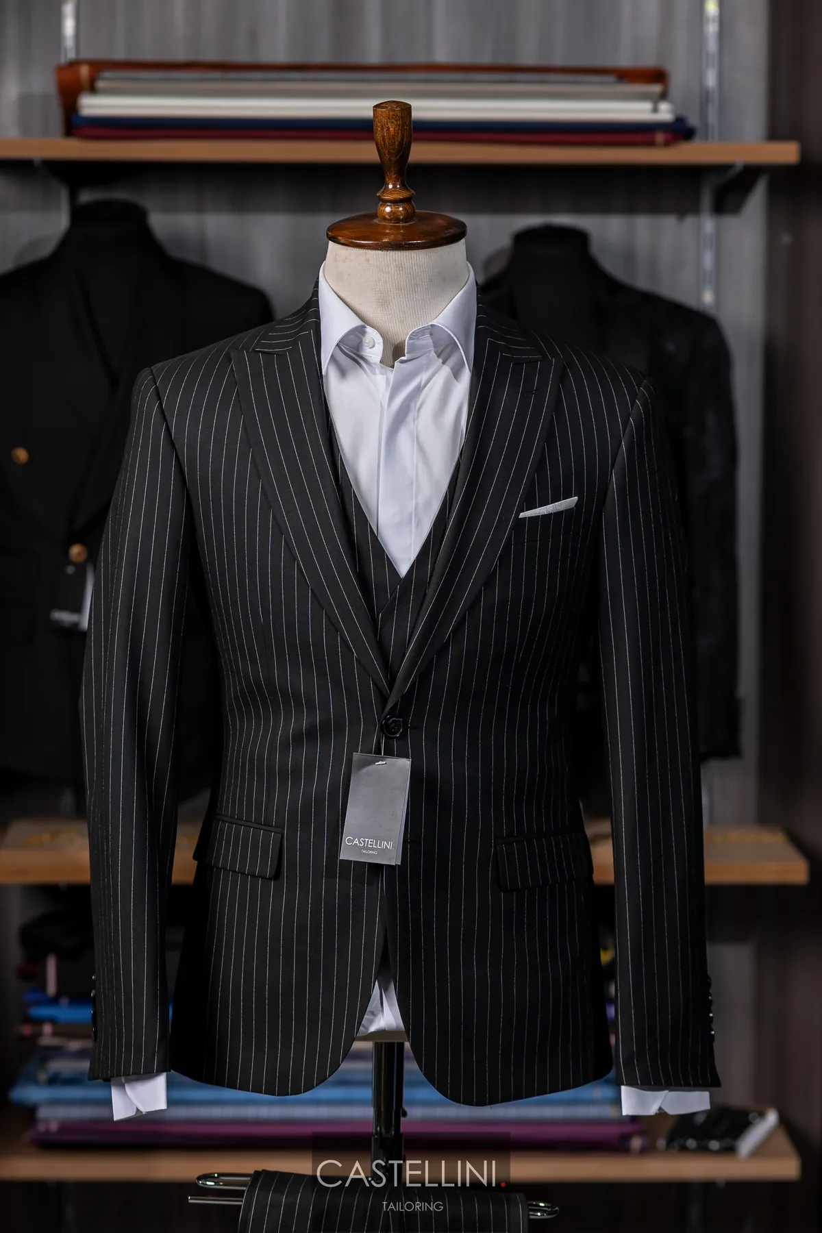 Costum negru cu dungi, trei piese, Castellini Tailoring