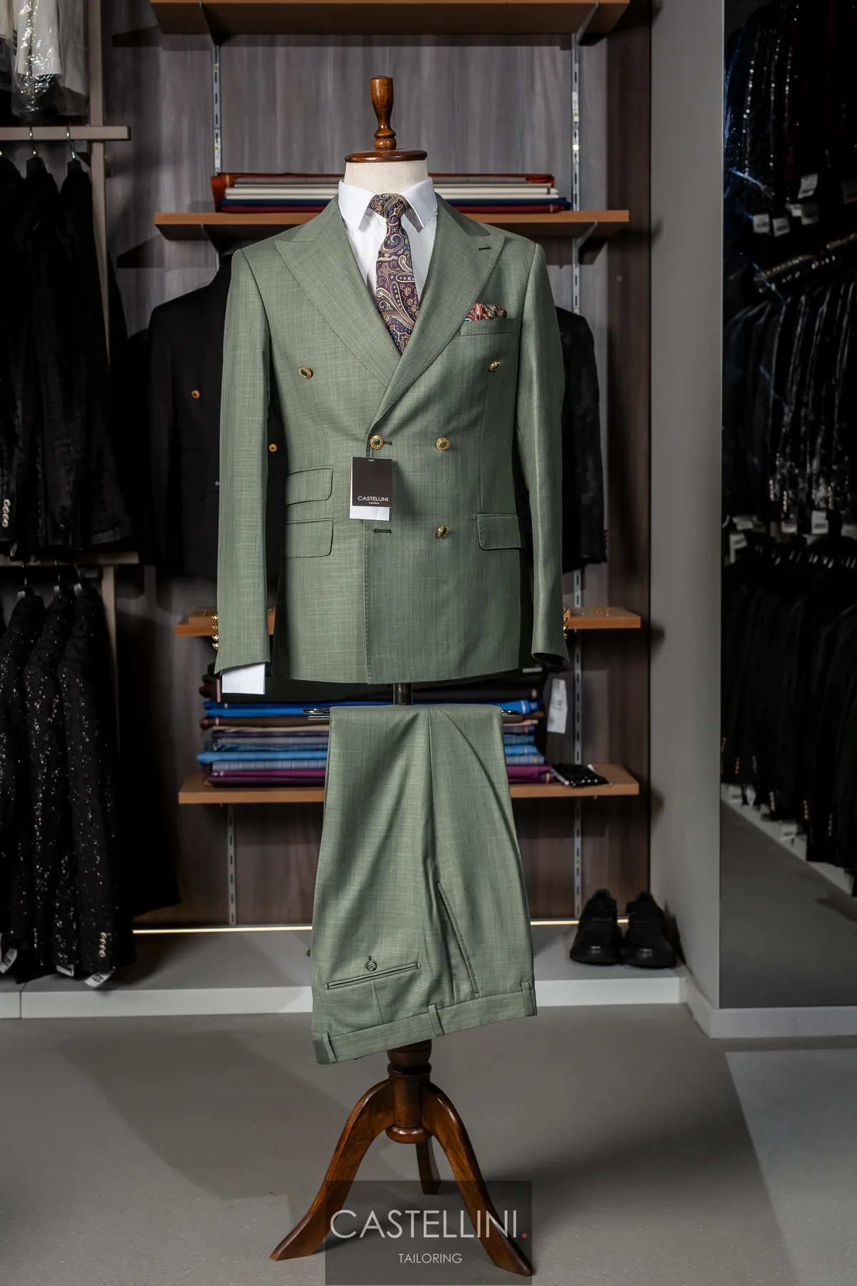 Costum verde sage, croială la două rânduri, vedere 3