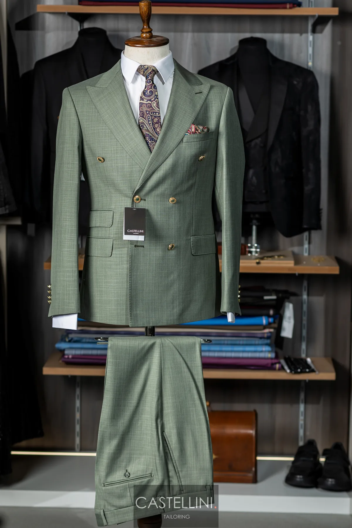 Costum verde sage, croială la două rânduri, vedere 5