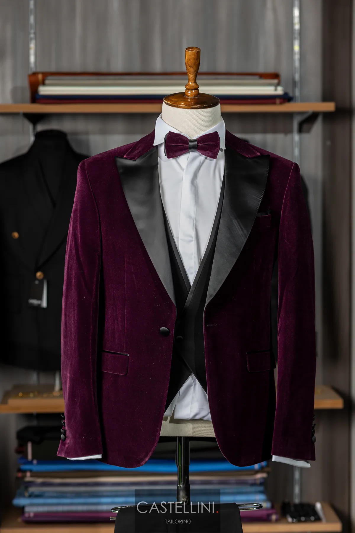 Sacou din catifea mov, Castellini Tailoring
