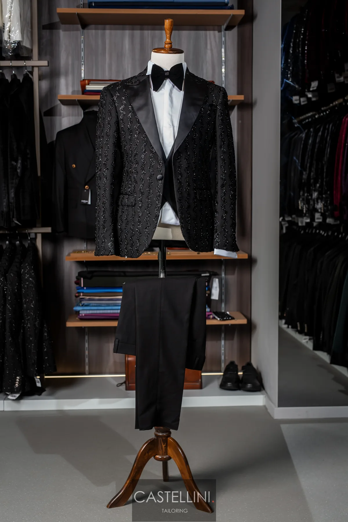 Sacou smoking negru cu broderie, vedere 3