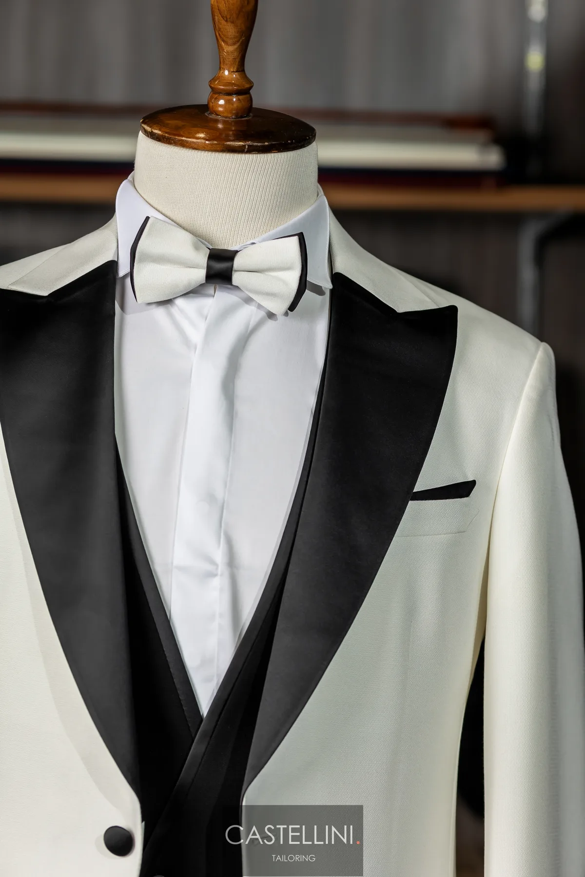 Smoking ivory cu rever satin negru, vedere 5